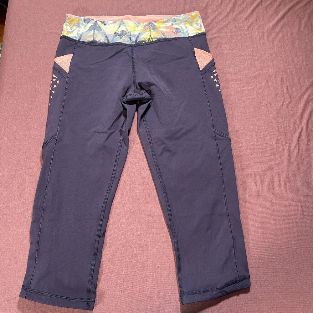 Ivivva (Lululemon kids) Laser Focused Crop Leggings in Dark Navy Blue - Size 14